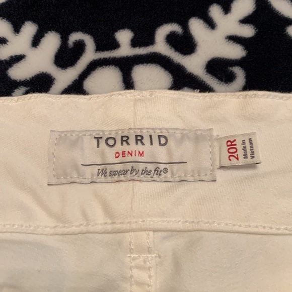 NWOT Torrid White Denim Jeans. - Picture 4 of 8